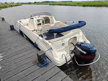 Prins 580 Sundeck - 130 pk Evinrude | 65 km/u | + trailer, Watersport en Boten, 70 pk of meer, Nieuw, Met afstandsbediening, Buitenboordmotor