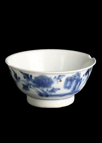 Oud-Chinees Porselein Tek Sing Bowl met pioen (Zonder, Antiek en Kunst