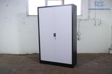 Tweedehands Roldeurkast – Zwart met Witte PVC Deuren, 4, Huis en Inrichting, Kasten | Roldeurkasten en Archiefkasten, Gebruikt