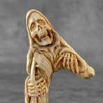 Snijwerk, NO RESERVE PRICE - Grim Reaper Carving from a deer