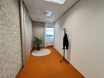 Kantoorruimte 18m/2 in het centrum van Leeuwarden, Huur, Bedrijfsruimte