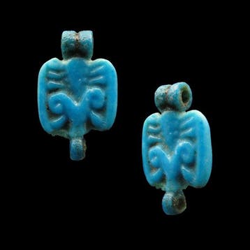 Oud-Egyptisch Faience Lotusbloem-amulet (1x) - 1.6 cm