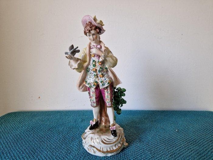 Beeldje - Man met duif - Porselein, Antiek en Kunst, Antiek | Glas en Kristal