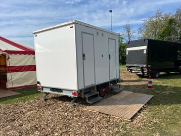 Toiletwagen huren ? Bekijk de mogelijkheden!, Hobby en Vrije tijd, Nieuw