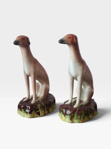 Beeldje - Pair of Staffordshire-Style Greyhound / Whippet