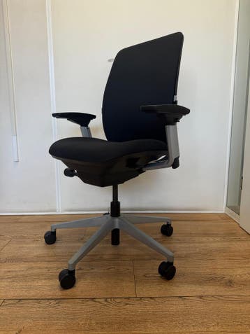 Refurbished Steelcase Amia Grijs/Zwart - Nieuwe Stoffering!, Verzenden, Zwart, Zo goed als nieuw, Bureaustoel