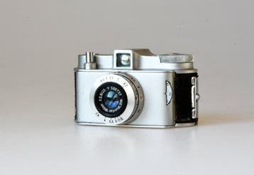 Walter Kunik Peptitux IV. **GOED LEZEN** Subminiatuur camera, Nieuw