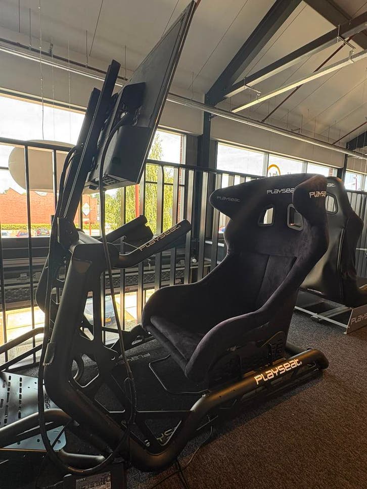 Playseat Sensation Pro ActiFit - Sim Racing Cockpit, Spelcomputers en Games, Spelcomputers | Overige Accessoires, Zo goed als nieuw