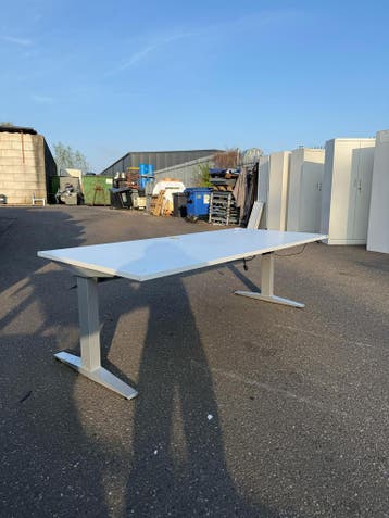 Elektrisch Zit Sta Bureau - 200x80 cm - Merk Herman Miller!, Huis en Inrichting, Bureaus, Verzenden, In hoogte verstelbaar, Zo goed als nieuw
