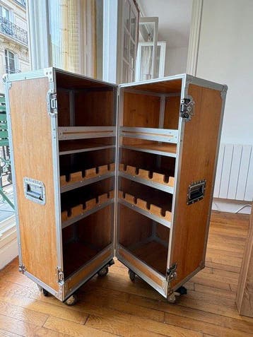Kast op een standaard - Hout, Aluminium -