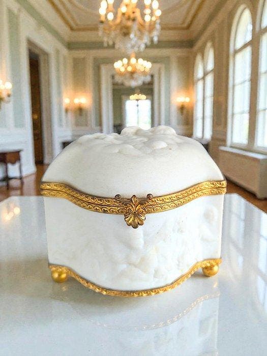 Limoges - Sieradendoos - Limoges - cherub reliëf - Biscuit, Antiek en Kunst, Curiosa en Brocante