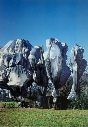 Christo (1935-2020) - Wrapped Trees Nr. 12 (Riehen) -, Antiek en Kunst