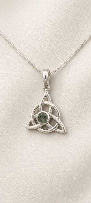 MOLDAVITE. Hanger met Keltisch symbool en bijpassende