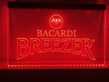 Bacardi breezer neon bord lamp LED cafe verlichting reclame, Verzamelen, Verzenden, Nieuw