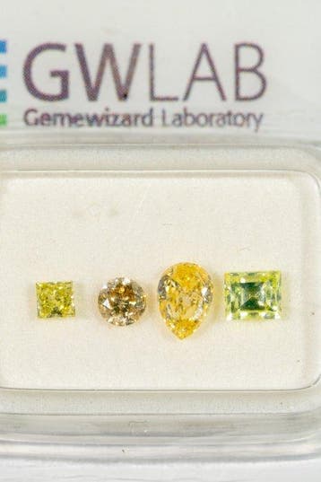Zonder minimumprijs - 4 pcs Diamant (Natuurlijk gekleurd) -, Nieuw