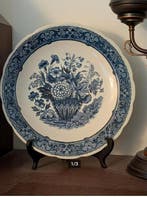 Boch Delft wandbord met blauw bloemmotief, Ophalen of Verzenden