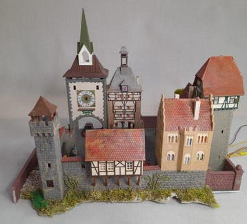 Noch-Faller - Diorama Borgo con mura di cinta. - 1990-2000 -, Hobby en Vrije tijd, Modeltreinen | H0, Nieuw