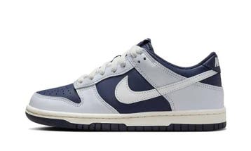 Nike Dunk Low Football Grey Midnight Navy (GS), Kleding | Heren, Nieuw