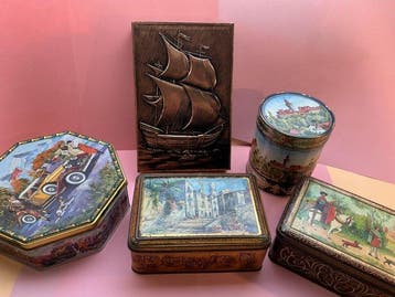 Decoratief ornament (5) - Frankrijk - Oude metalen dozen