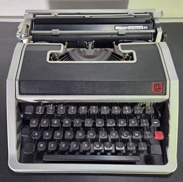 Ettore Sottsass - Olivetti, Lettera DL DeLuxe - Typemachine, Antiek en Kunst