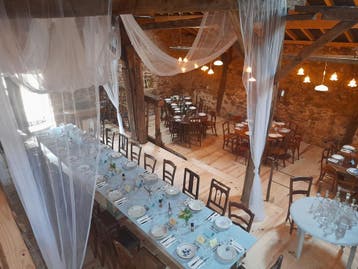 Trouwlocatie Frankrijk meerdaags huwelijksfeest buitenland, Met catering, Feest- of Partytenten