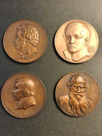 Rusland. Lot of 4 Medals Classic Writers of Literature
