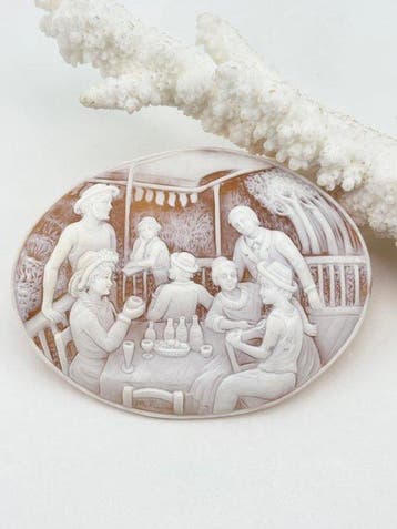CASSIS MADAGASCARIENSIS - Cameo - Handgegraveerde camee