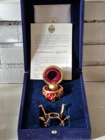 Fabergé ei - Fabergé-stijl rozenknop met gouden bol, 24k