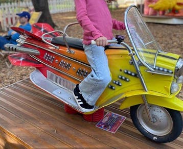 Unknown Manufacturer - Speelgoed Yellow Autopede Rocket