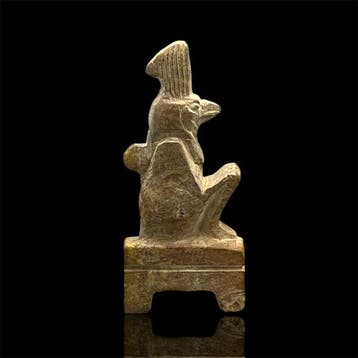 Replica van het oude Egyptische Horus met het hoofd van een