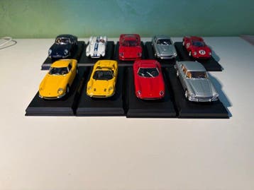 Kiosk 1:43 - Modelauto (9) - Ferrari, Nieuw
