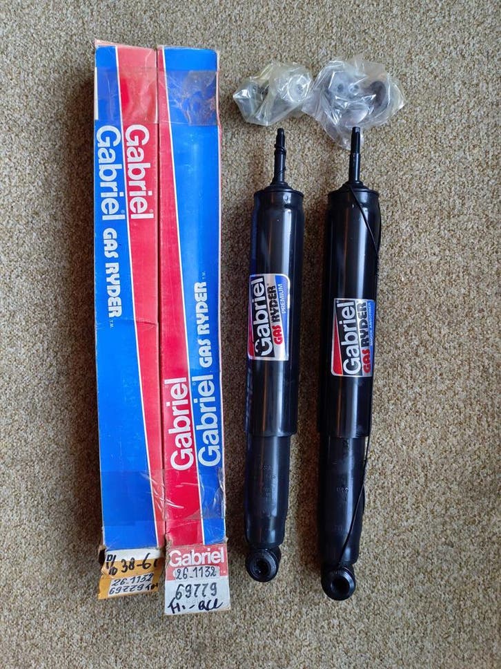 Set Starlet II P60 schokdempers achteras, Auto-onderdelen, Ophanging en Onderstel, Nieuw, Oldtimer onderdelen, Toyota, Ophalen of Verzenden