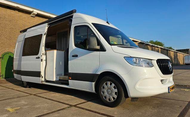 2 pers. Mercedes-Benz camper huren in Apeldoorn? Vanaf € 107, Caravans en Kamperen, Verhuur
