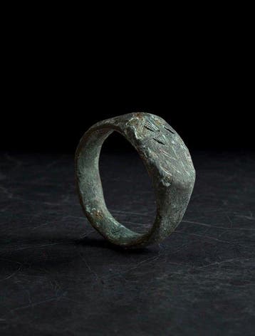 Laat-Romeins / Vroeg-Byzantijns Brons Ring met gegraveerde