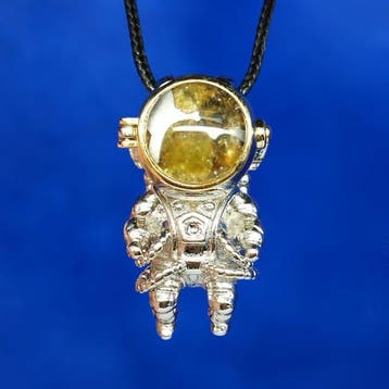 100% doorzichtige PALLASITE ASTRONAUT hanger. De beste