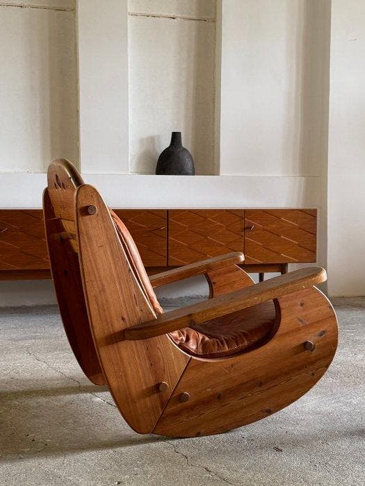 WASA - Schommelstoel - Vurenhout, Leder, Antiek en Kunst, Kunst | Designobjecten