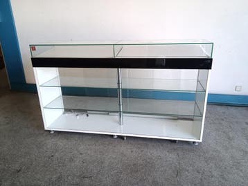 Glazenvitrine - B176 x D48 x H107 cm
