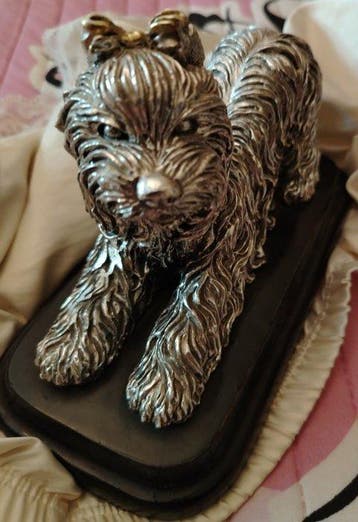 Figuur - Yorkshire terrier con fiocco color oro su base di