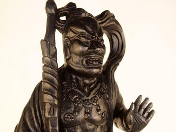 The guardian deity of the Asakusa  Kaminarimon ,
