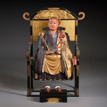 Grote zittende figuur die zenmeester van de Sôtô-school