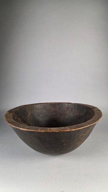 Een grote melkkom Jara - Jara - Ethiopië (Zonder
