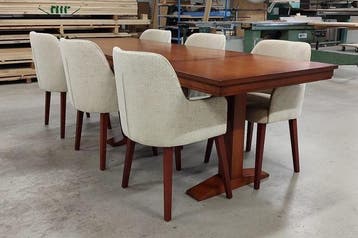 Eetkamerstoelen met arm houten poten aanbieding showset Egon, Huis en Inrichting, Nieuw, Leer