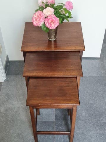 Set bijzettafels - Set van 3 vintage houten nesttafels –