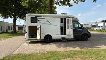 Jonge 1e klas campers A merken + Hymer buscampers als nieuw, Caravans en Kamperen, Cassettetoilet, Diesel, Tot en met 4, Ringverwarming