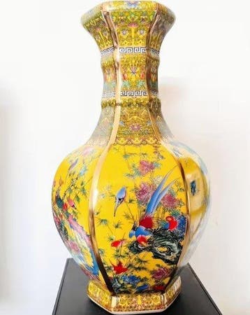 sculptuur, Vaso in porcellana smaltata con uccelli del