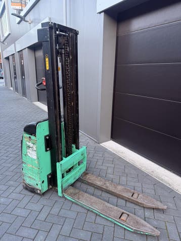 Goedkope stapelaar met goede batterij, Stapelaar, Ophalen of Verzenden, Elektrisch, Tot 1000 kg