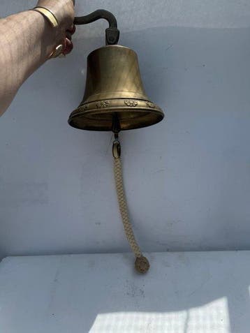 Decoratieve bel - Bronzen bel met hanger - Nederland