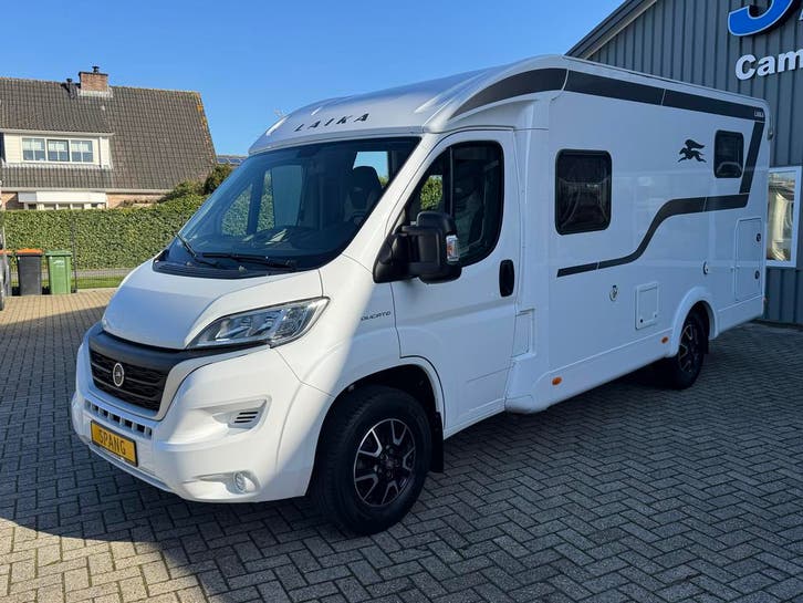 Laika Kosmo Compact 9 - 6.65m - Enkele bedden - 09/2022, Caravans en Kamperen, Campers, Cassettetoilet, Minder dan 3 maanden geleden
