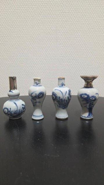 Vaas - Porselein - China - Kangxi (1662-1722) - 4 miniatuur, Antiek en Kunst