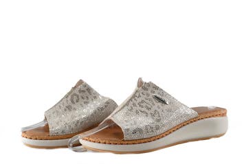 Fly Flot Slippers in maat 37 Beige, Slippers, Verzenden, Beige, Zo goed als nieuw